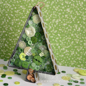 500-700 Pcs Christmas Color Assorted Sizes Round Resin Buttons for Crafts Sewing (Christmas)