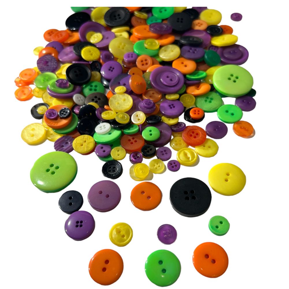 500-700 Pcs Halloween Color Assorted Sizes Round Resin Buttons for Crafts Sewing (Halloween)